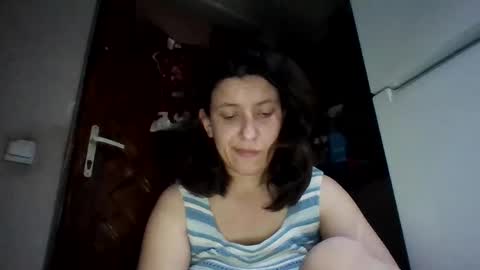 Snapshot of alma_amy chatting on January 5, 8:52 pm Alma online show from January 5, 8:52 pm