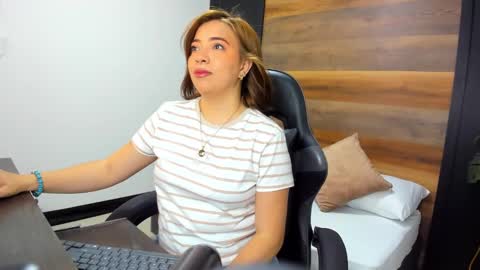 Snapshot of alma_fenix chatting on September 20, 6:53 pm ALMA FENIX online show from September 20, 6:53 pm