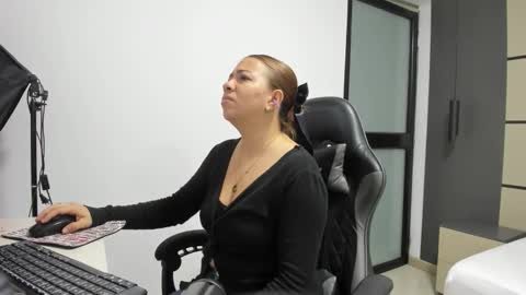 Snapshot of alma_fenix chatting on September 25, 12:20 pm ALMA FENIX online show from September 25, 12:20 pm