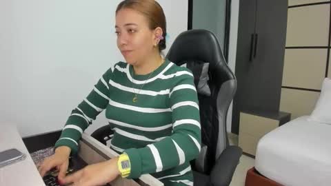 Snapshot of alma_fenix chatting on September 27, 12:32 pm ALMA FENIX online show from September 27, 12:32 pm