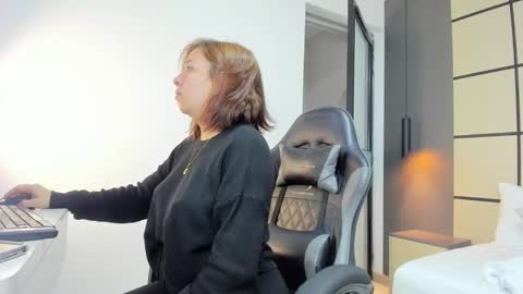 Snapshot of alma_fenix chatting on September 29, 12:21 pm ALMA FENIX online show from September 29, 12:21 pm