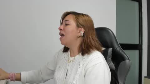 Snapshot of alma_fenix chatting on October 1, 12:33 pm ALMA FENIX online show from October 1, 12:33 pm