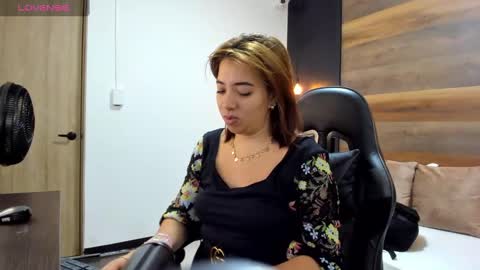 Snapshot of alma_fenix chatting on October 7, 12:13 pm ALMA FENIX online show from October 7, 12:13 pm