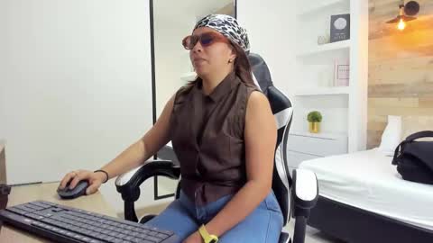 Snapshot of alma_fenix chatting on October 8, 12:25 pm ALMA FENIX online show from October 8, 12:25 pm