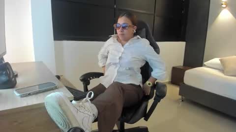 Snapshot of alma_fenix chatting on October 10, 12:26 pm ALMA FENIX online show from October 10, 12:26 pm