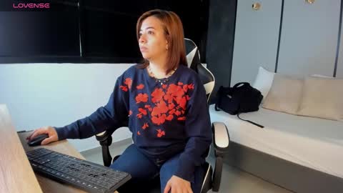 Snapshot of alma_fenix chatting on October 17, 12:19 pm ALMA FENIX online show from October 17, 12:19 pm