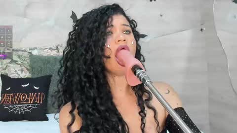 Snapshot of alma_leon chatting on October 19, 7:25 pm Alma Len online show from October 19, 7:25 pm