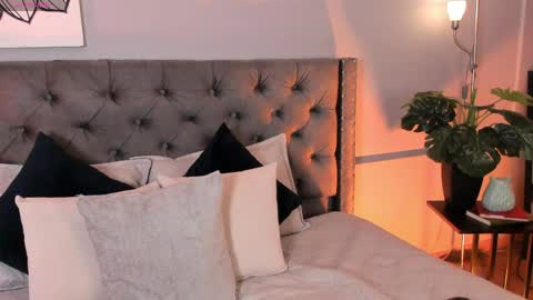 Snapshot of almablaze chatting on March 27, 11:43 am Mia online show from March 27, 11:43 am