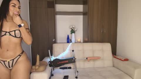 Snapshot of almacastillo2 chatting on February 20, 2:19 am Alma Castillo online show from February 20, 2:19 am