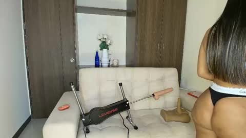 Snapshot of almacastillo2 chatting on March 4, 2:06 am Alma Castillo online show from March 4, 2:06 am