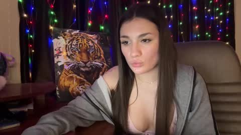 Sofia online show from February 5, 9:30 pm