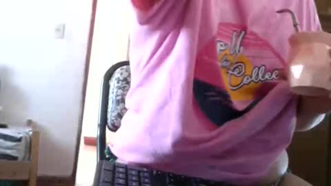 Snapshot of almondwithlove chatting on January 18, 11:03 am almondwithlove online show from January 18, 11:03 am