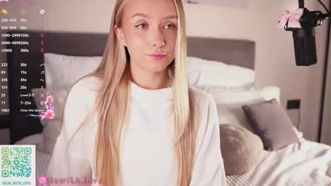 Snapshot of alodiaacomb chatting on September 12, 3:17 am Lia online show from September 12, 3:17 am