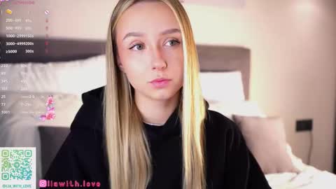 Snapshot of alodiaacomb chatting on September 28, 3:01 am Lia online show from September 28, 3:01 am