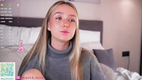 Snapshot of alodiaacomb chatting on September 30, 1:21 am Lia online show from September 30, 1:21 am