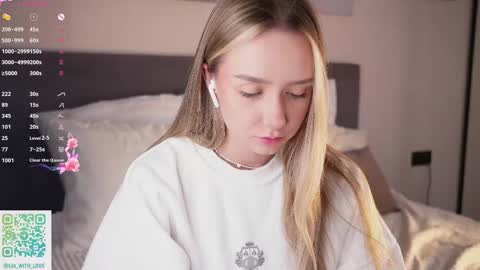 Snapshot of alodiaacomb chatting on October 14, 3:07 am Lia online show from October 14, 3:07 am