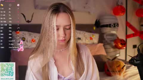 Snapshot of alodiaacomb chatting on October 19, 3:29 am Lia online show from October 19, 3:29 am