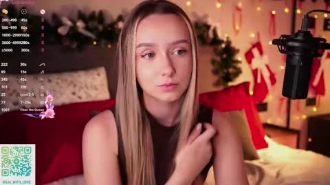 Snapshot of alodiaacomb chatting on December 15, 2:27 am Lia online show from December 15, 2:27 am