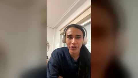 Snapshot of alogenotwink chatting on April 3, 11:25 pm STEPHAN online show from April 3, 11:25 pm