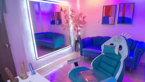 Alondra  online show from January 6, 3:43 am