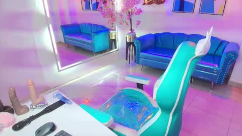 Alondra  online show from February 3, 6:40 am