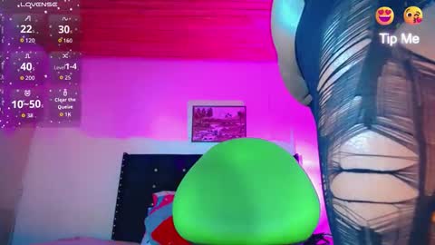 alondragill_ online show from March 26, 5:13 am