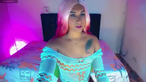 alondragill_ online show from May 12, 3:14 am