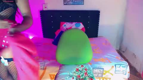 alondragill_ online show from May 16, 3:36 am