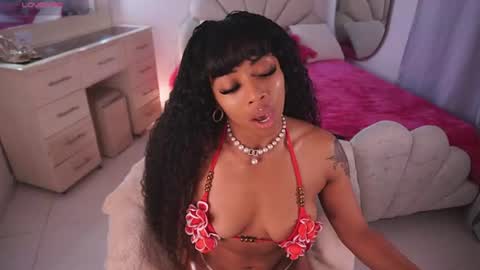 Alondra online show from August 8, 11:01 am
