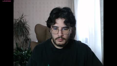 Snapshot of alone_at_homee chatting on April 4, 3:16 am Alan online show from April 4, 3:16 am