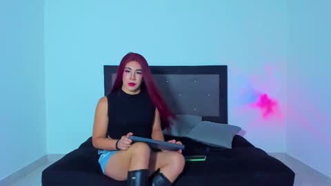 Snapshot of alonehazel chatting on March 4, 10:16 pm Hazel Bowie online show from March 4, 10:16 pm