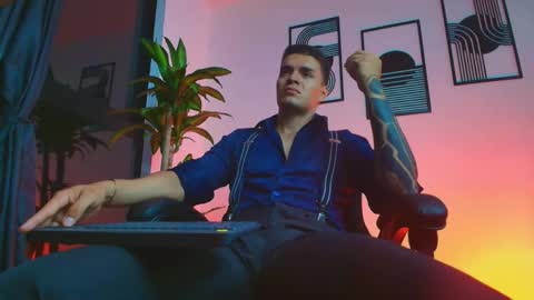 alpha_dominus_ online show from March 26, 7:14 am