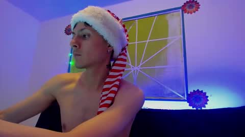 Snapshot of alphadioniso chatting on December 22, 11:35 pm Dioniso online show from December 22, 11:35 pm