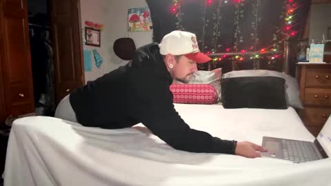 alphadomcole online show from December 17, 5:35 am