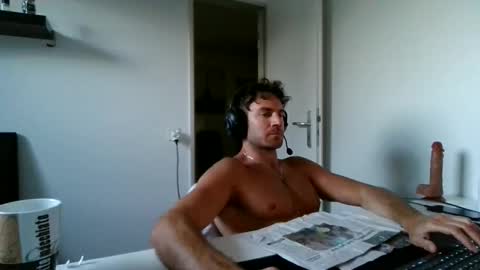 alphah_hunk online show from April 29, 6:25 pm