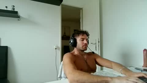 alphah_hunk online show from May 4, 11:06 am