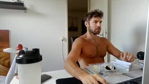 alphah_hunk online show from May 17, 10:00 am