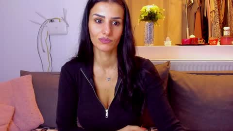 Snapshot of alphaqueenx chatting on February 23, 11:13 pm Michelle online show from February 23, 11:13 pm