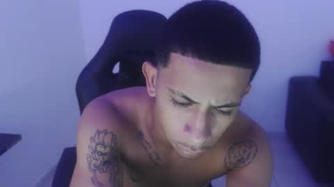 alphas_latins online show from March 3, 6:08 am