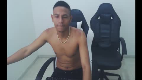 alphas_latins online show from March 28, 7:02 pm