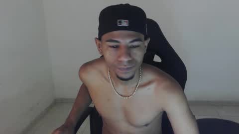 alphas_latins online show from May 2, 6:02 pm