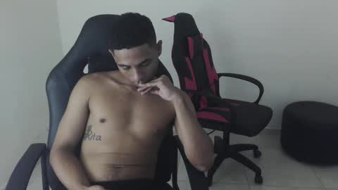 alphas_latins online show from May 4, 2:29 am