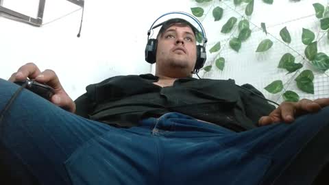 Snapshot of altairstudiosboy chatting on November 8, 1:33 pm Jhosep online show from November 8, 1:33 pm