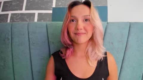 Snapshot of alterego1__ chatting on October 5, 11:52 am Alter online show from October 5, 11:52 am