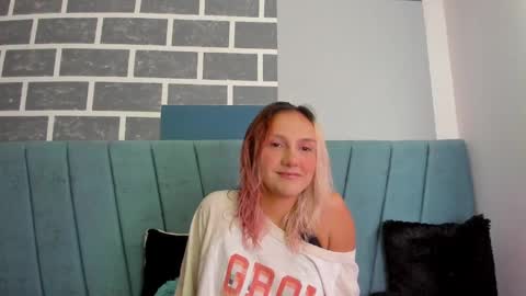 Snapshot of alterego1__ chatting on October 14, 11:44 am Alter online show from October 14, 11:44 am