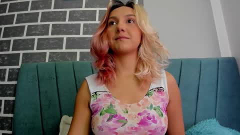 Snapshot of alterego1__ chatting on October 18, 11:44 am Alter online show from October 18, 11:44 am