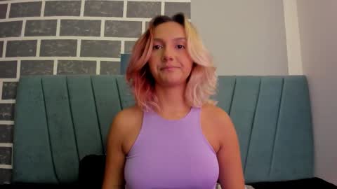 Snapshot of alterego1__ chatting on October 19, 11:44 am Alter online show from October 19, 11:44 am