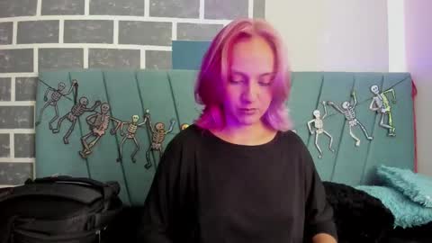 Snapshot of alterego1__ chatting on October 24, 11:39 am Alter online show from October 24, 11:39 am