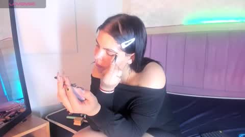 alunnaclarkcm online show from December 15, 3:33 am