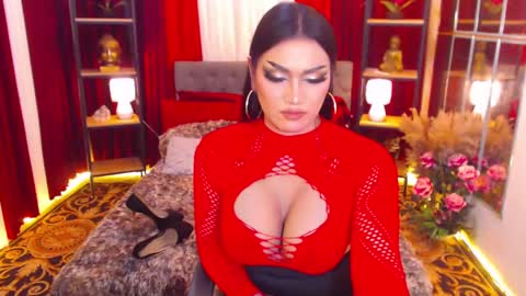 Snapshot of alurajhenson chatting on January 17, 1:36 am Alura Jhenson online show from January 17, 1:36 am